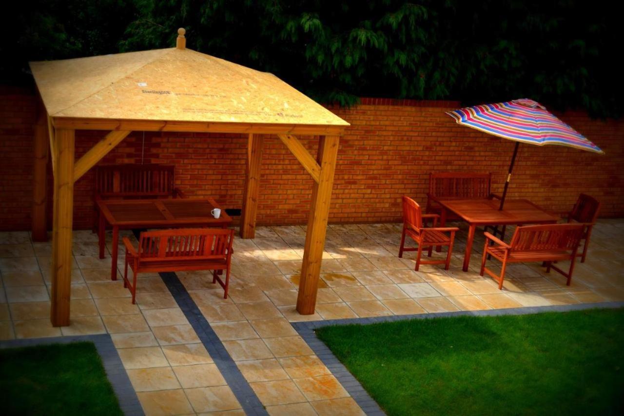 Heathrow Travellers Hub Bed & Breakfast Hounslow Ngoại thất bức ảnh