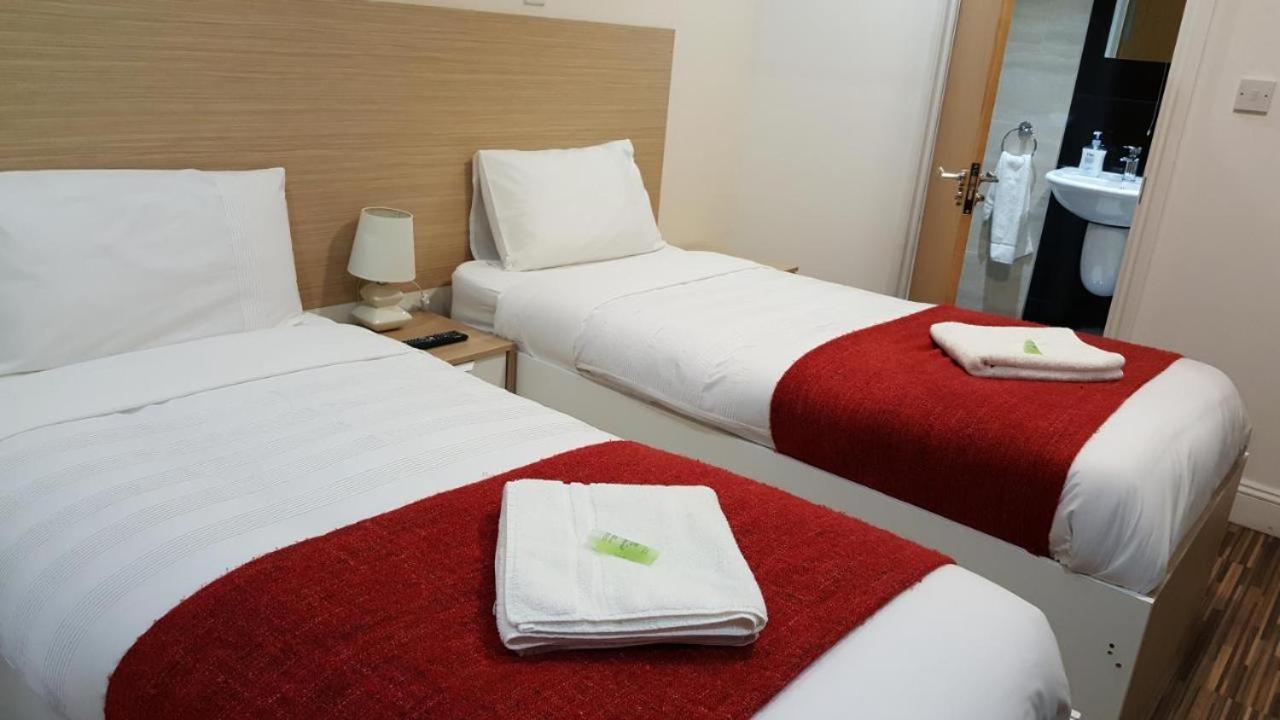 Heathrow Travellers Hub Bed & Breakfast Hounslow Ngoại thất bức ảnh