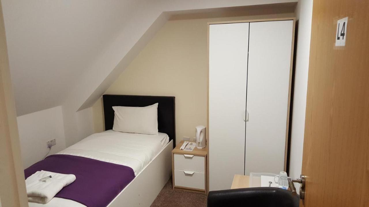 Heathrow Travellers Hub Bed & Breakfast Hounslow Ngoại thất bức ảnh