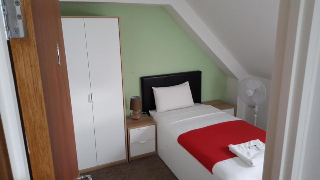 Heathrow Travellers Hub Bed & Breakfast Hounslow Ngoại thất bức ảnh