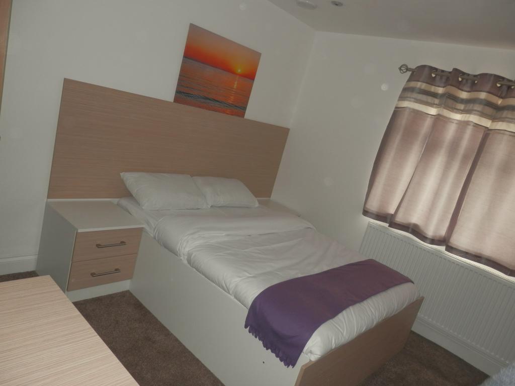 Heathrow Travellers Hub Bed & Breakfast Hounslow Phòng bức ảnh