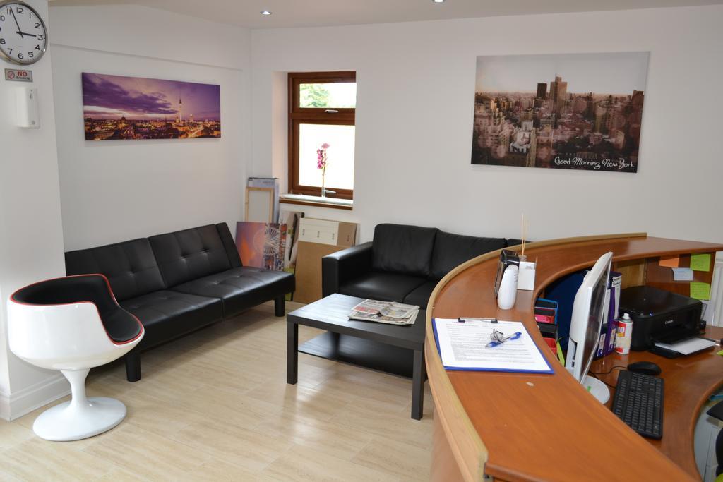 Heathrow Travellers Hub Bed & Breakfast Hounslow Ngoại thất bức ảnh