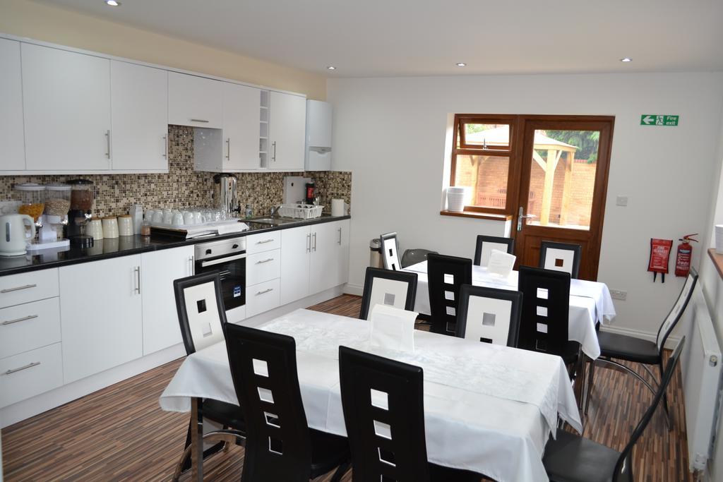 Heathrow Travellers Hub Bed & Breakfast Hounslow Ngoại thất bức ảnh