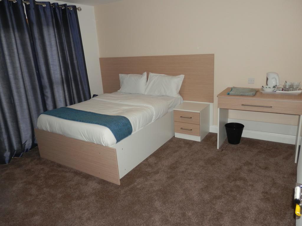Heathrow Travellers Hub Bed & Breakfast Hounslow Ngoại thất bức ảnh