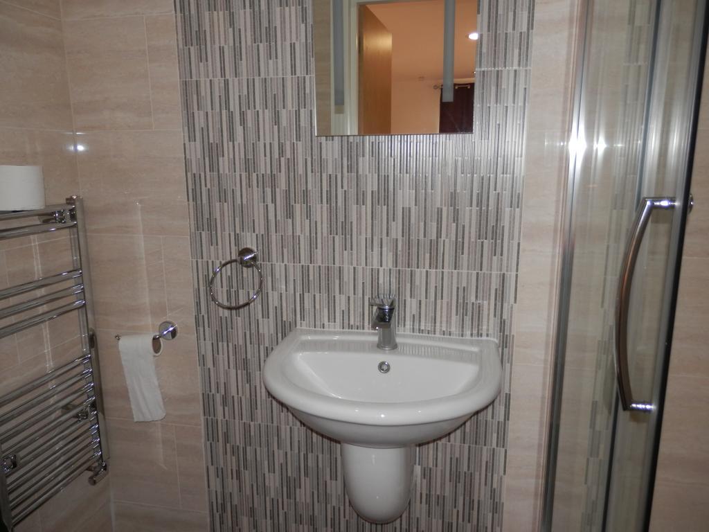 Heathrow Travellers Hub Bed & Breakfast Hounslow Ngoại thất bức ảnh