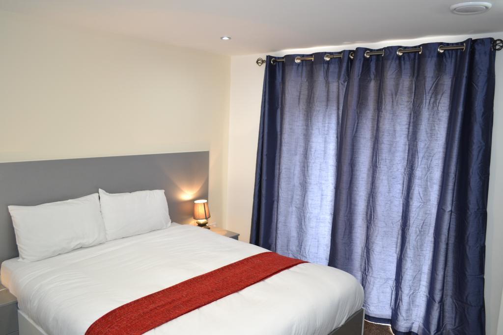 Heathrow Travellers Hub Bed & Breakfast Hounslow Ngoại thất bức ảnh