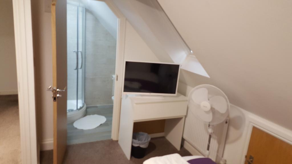 Heathrow Travellers Hub Bed & Breakfast Hounslow Ngoại thất bức ảnh
