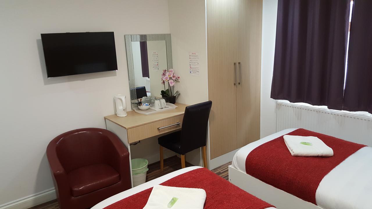 Heathrow Travellers Hub Bed & Breakfast Hounslow Ngoại thất bức ảnh
