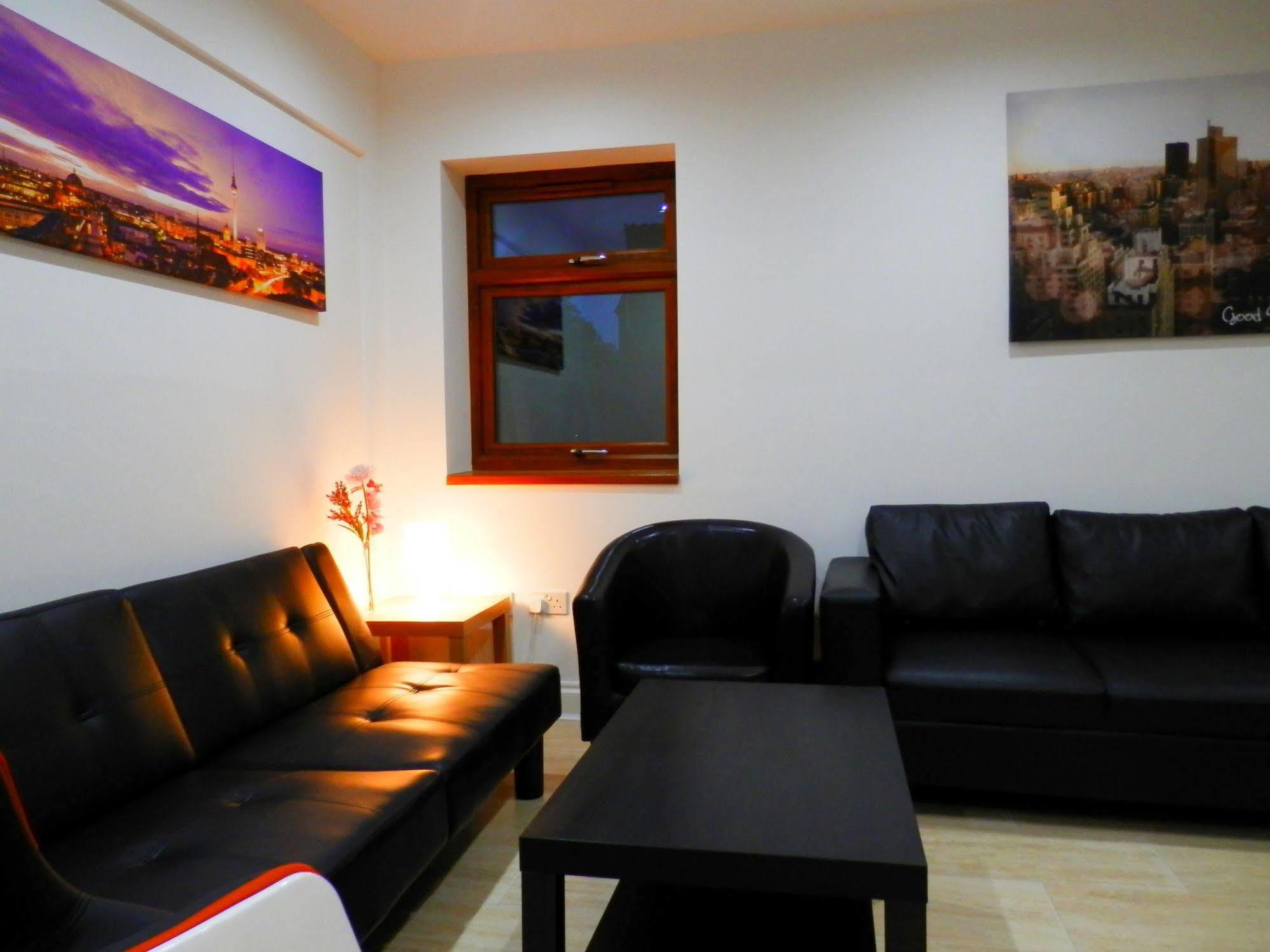 Heathrow Travellers Hub Bed & Breakfast Hounslow Ngoại thất bức ảnh