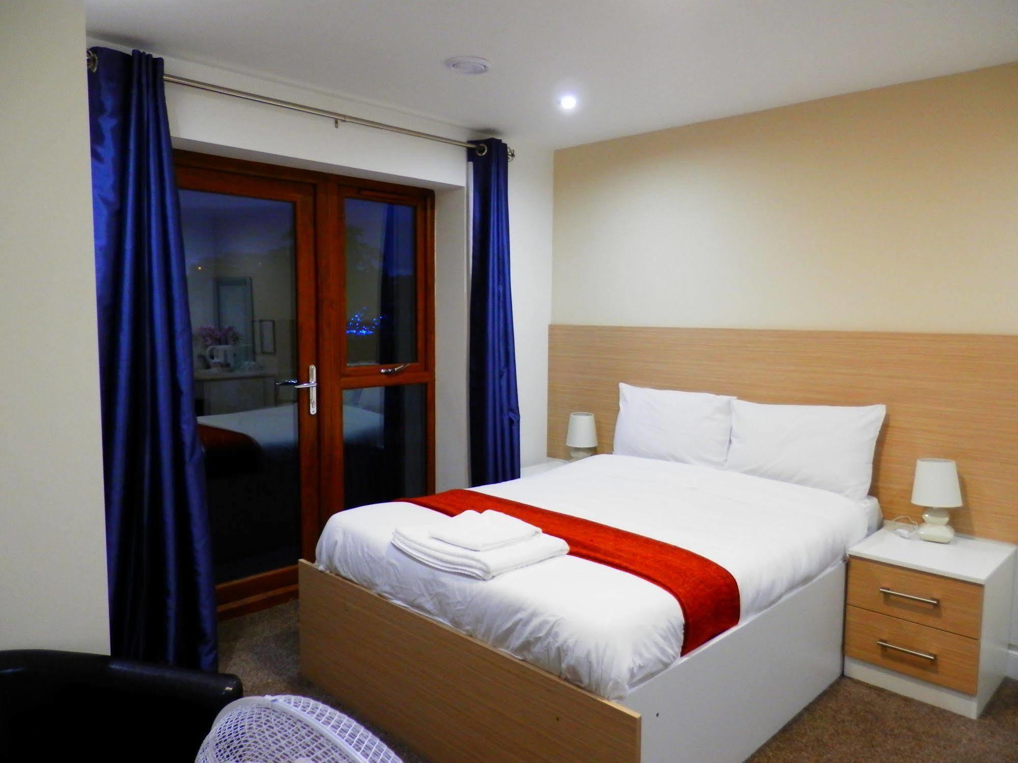 Heathrow Travellers Hub Bed & Breakfast Hounslow Ngoại thất bức ảnh