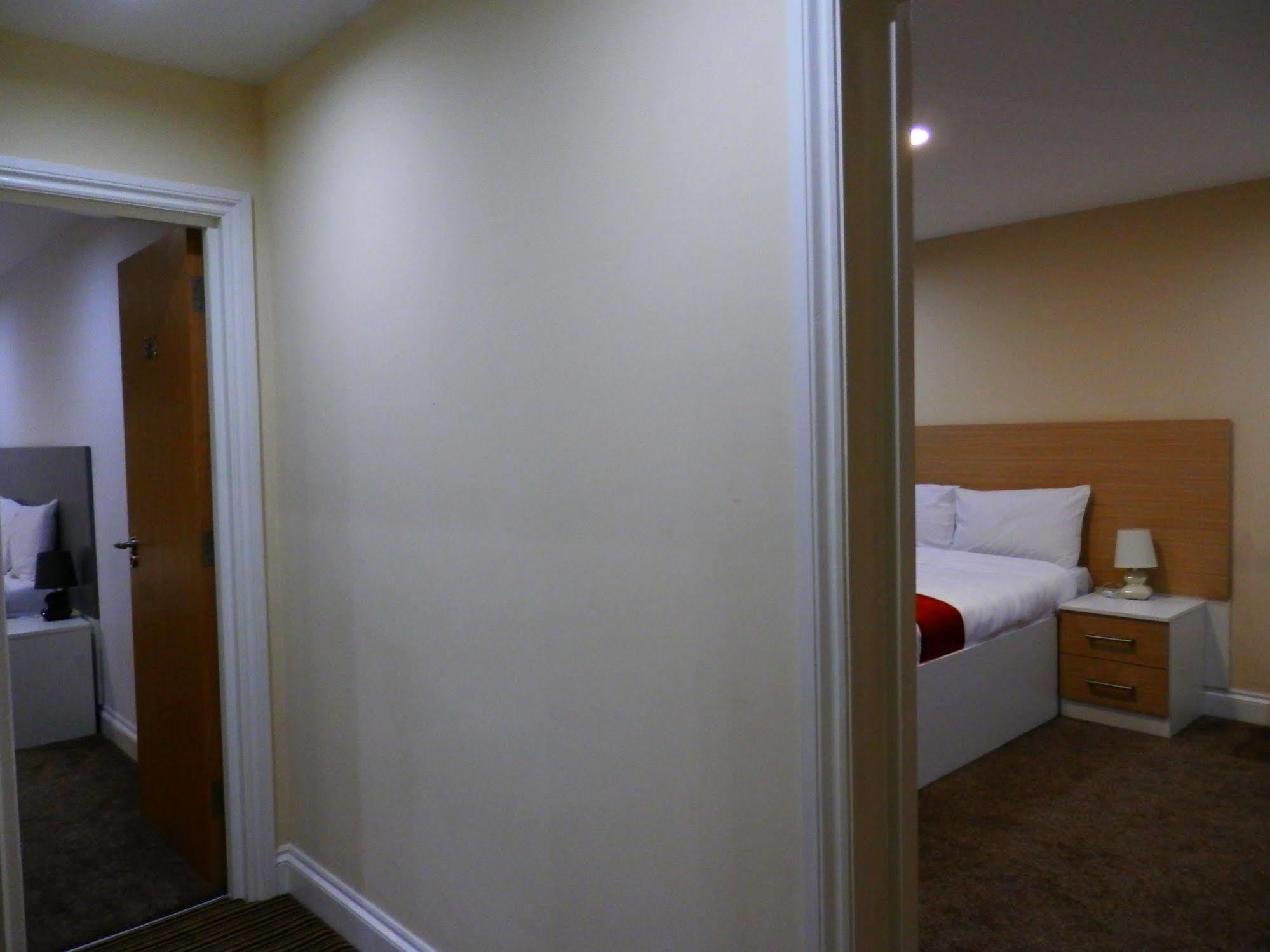 Heathrow Travellers Hub Bed & Breakfast Hounslow Ngoại thất bức ảnh