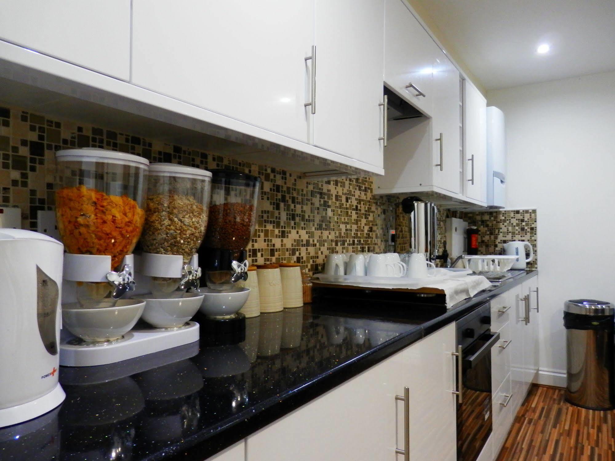 Heathrow Travellers Hub Bed & Breakfast Hounslow Ngoại thất bức ảnh