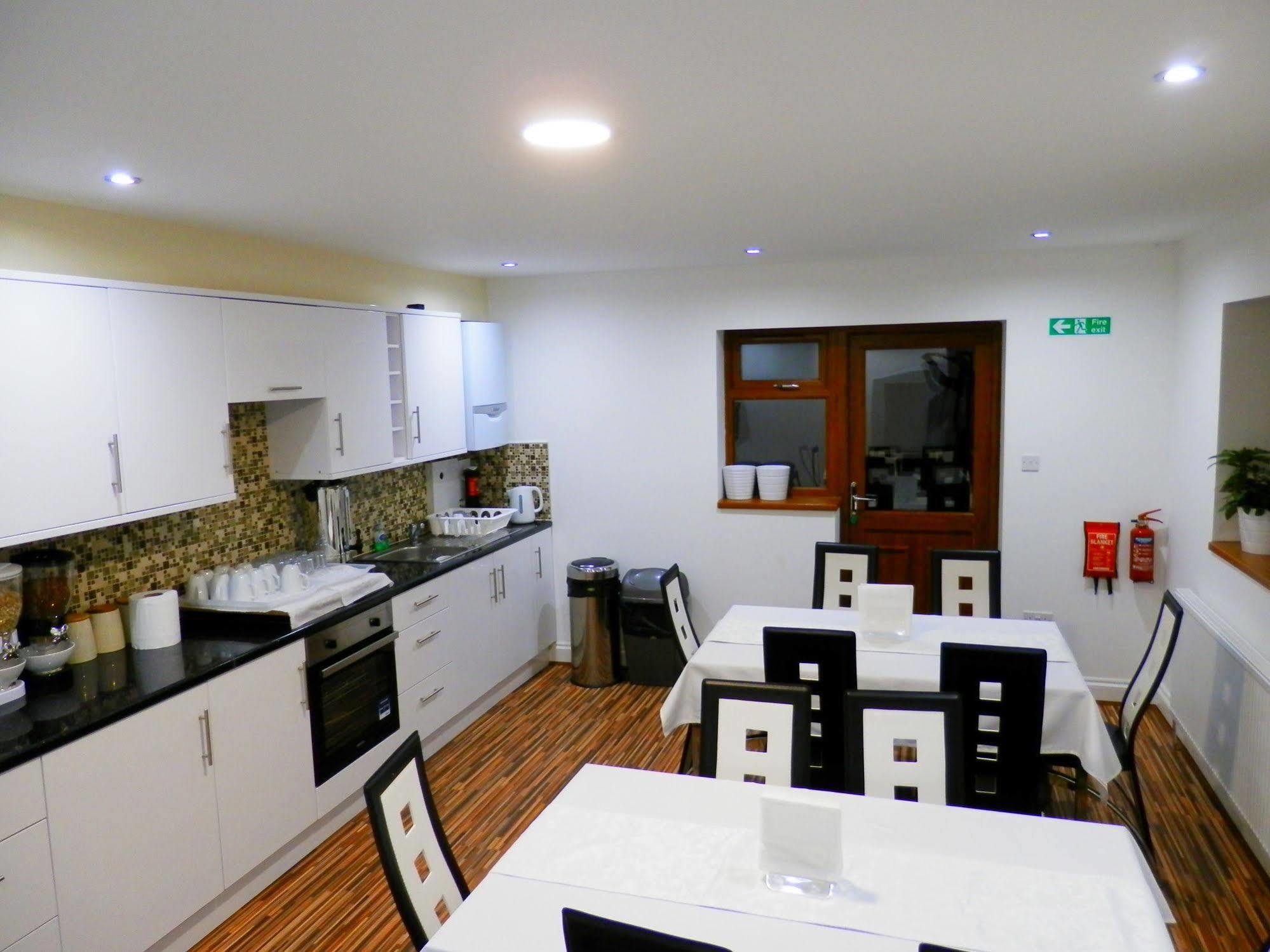 Heathrow Travellers Hub Bed & Breakfast Hounslow Ngoại thất bức ảnh