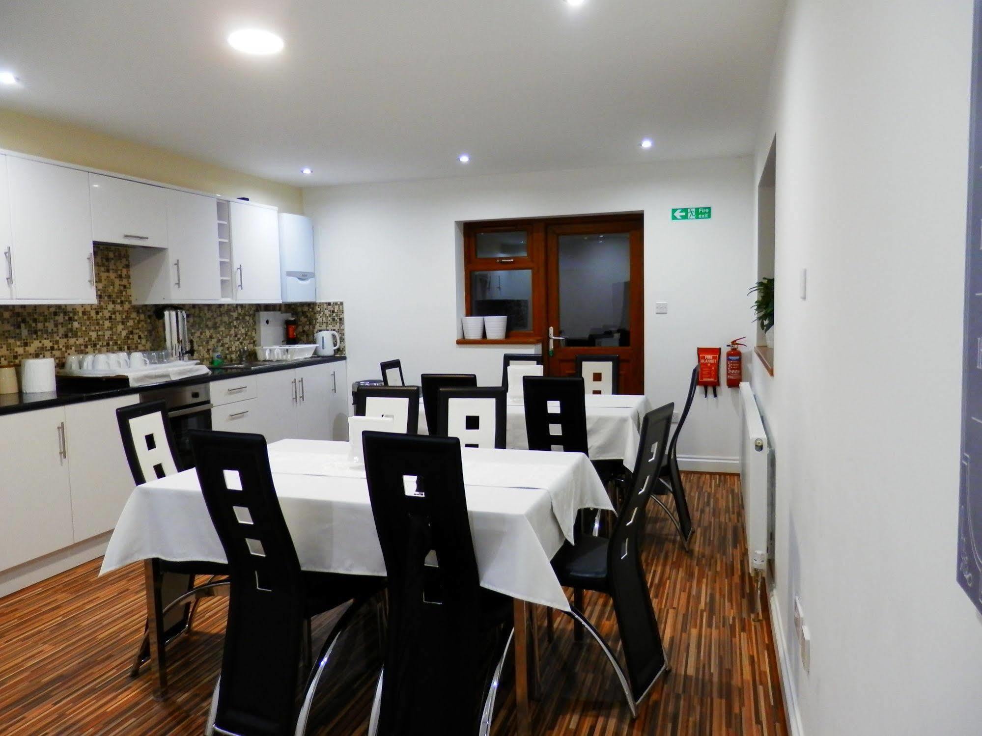 Heathrow Travellers Hub Bed & Breakfast Hounslow Ngoại thất bức ảnh