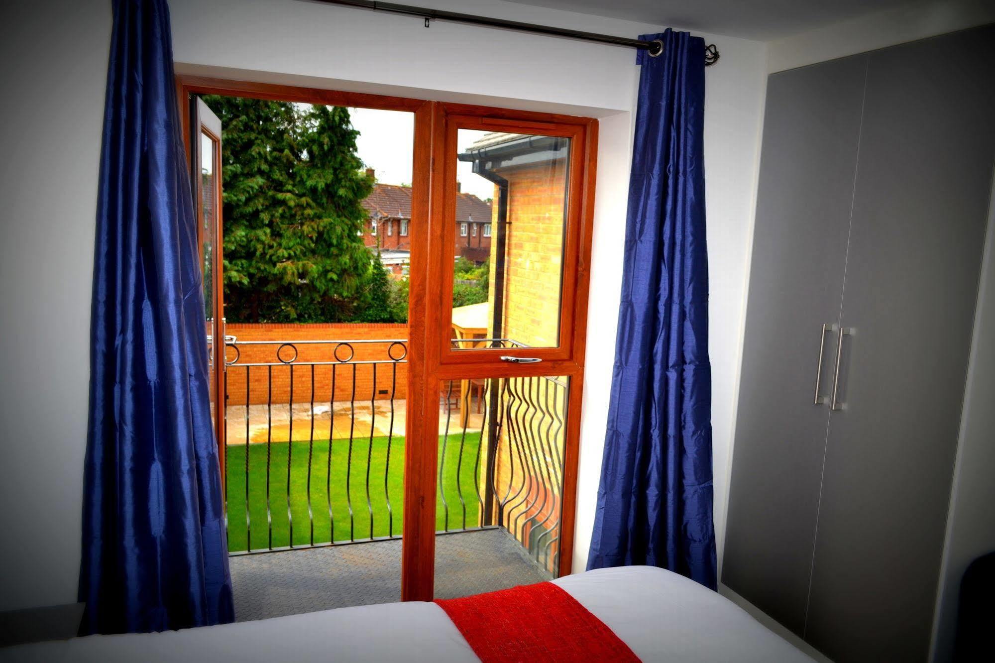 Heathrow Travellers Hub Bed & Breakfast Hounslow Ngoại thất bức ảnh