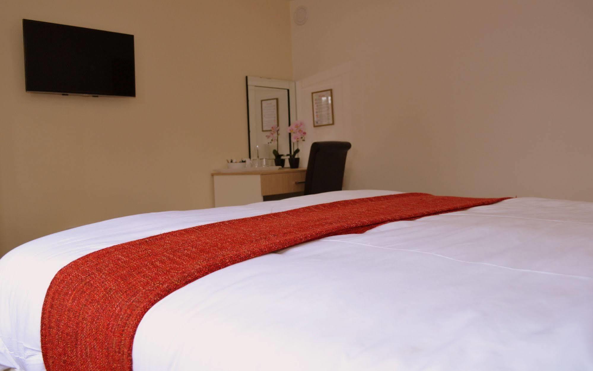 Heathrow Travellers Hub Bed & Breakfast Hounslow Ngoại thất bức ảnh