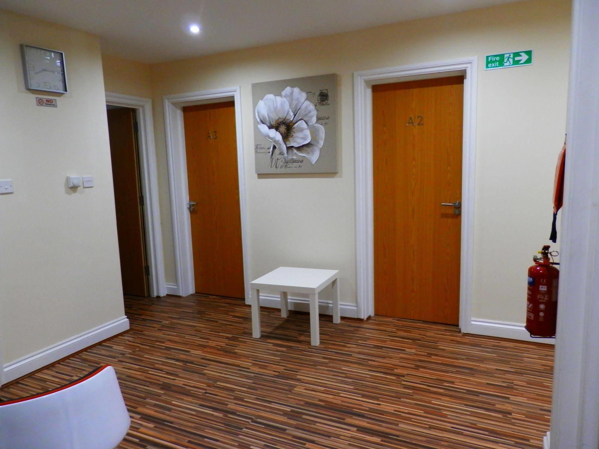 Heathrow Travellers Hub Bed & Breakfast Hounslow Ngoại thất bức ảnh